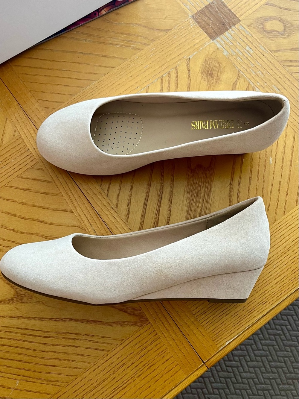 Dream Pairs Women's Cream Suede Low Wedge Pumps